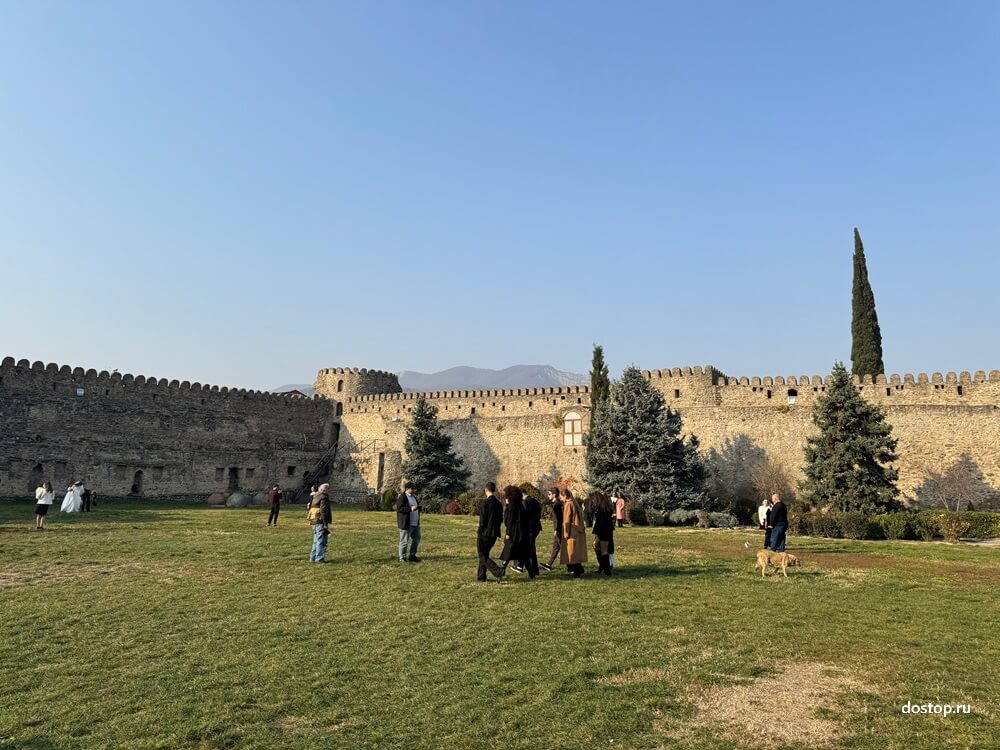 Территория возле собора Светицховели