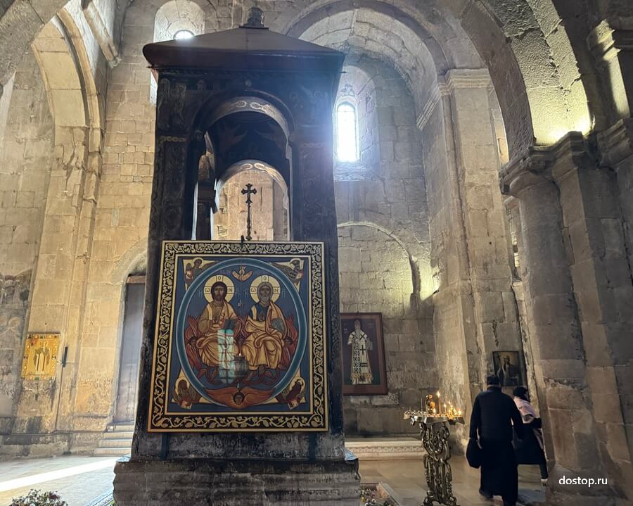 Животворящий столп