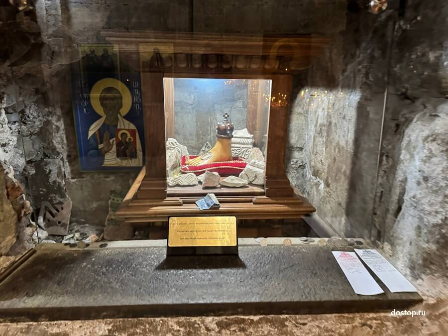 Реликварий в форме ступни с мощами апостола Андрея Первозванного в соборе Светицховели