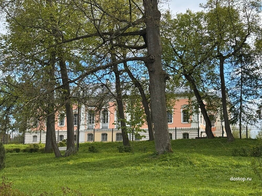 Усадебный дом Лопасня-Зачатьевское в парке Чехова
