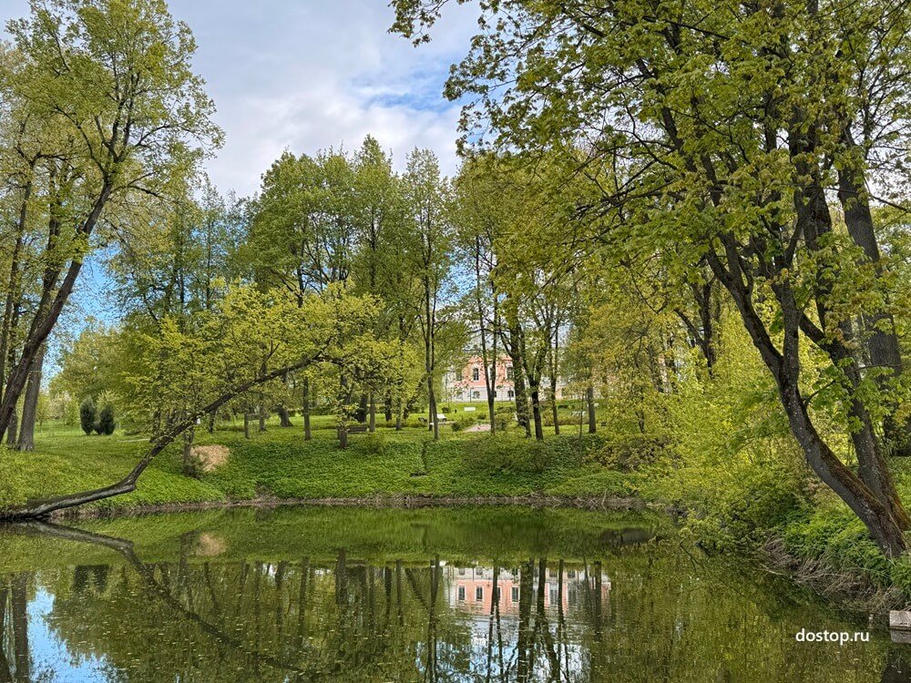 Пруд в усадебном парке Лопасня-Зачатьевское в Чехове