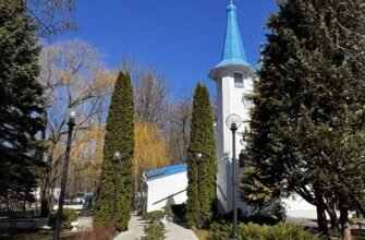 Церковь «Всех скорбящих Радость» в Светлогорске и дорожка к храму